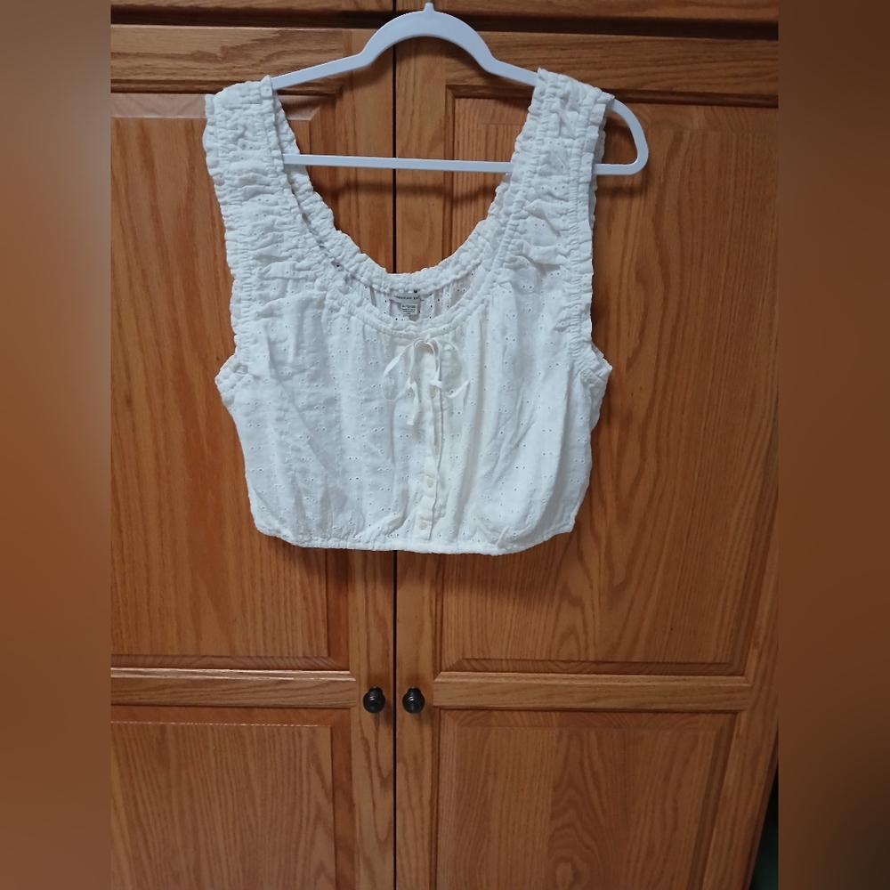 American Eagle White Sleeveless Women's Top. EUC Size XL Short Length